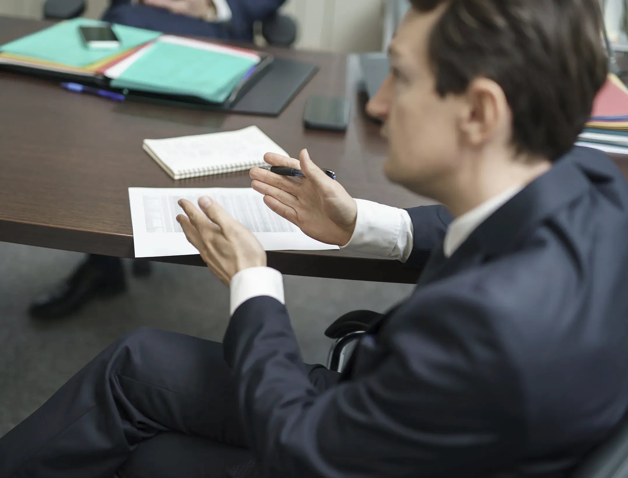 Conseiller Waterloo Asset Management lors d'une réunion de travail